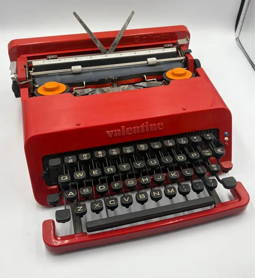 オリベッティ Valentine タイプライター（赤・ケース付き）の買取実績写真2