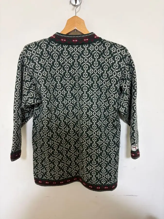 ノルウェー製 ニットカーディガン（XS）の買取実績写真2