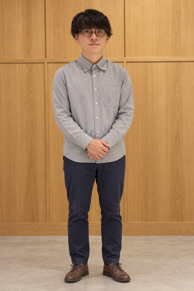 カタクル代表 冨田竣也の全身写真